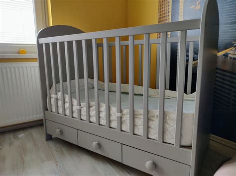 Otroška posteljica z različnimi velikostmi