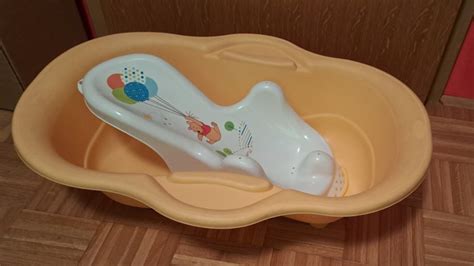 Različni pripomočki za kopanje dojenčka