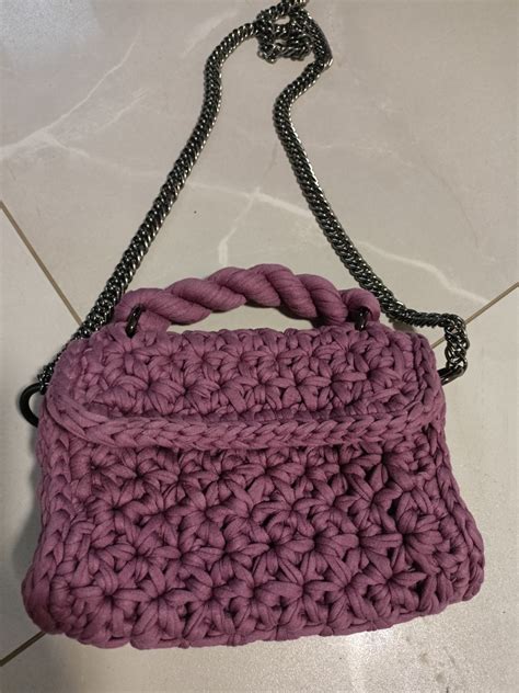 Ročno pletenje odeje z uporabo prstov