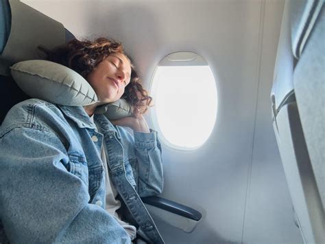 Nosečnica z blazino za počitek