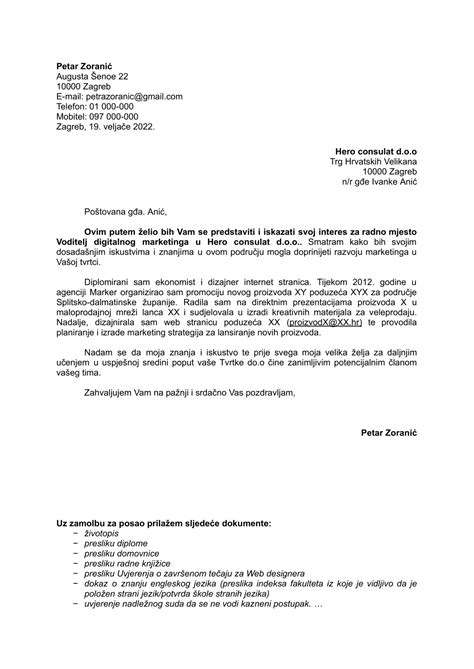 Ženska bralcev, ki piše pismo