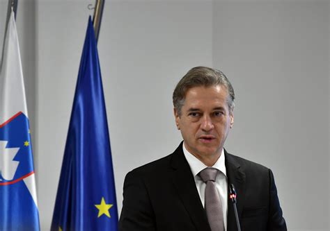 Ikona simbolizira finančno podporo in socialne pravice