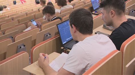 študentka na predavanju