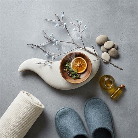 Ženska v zimskem času z nosečniškim trebuščkom