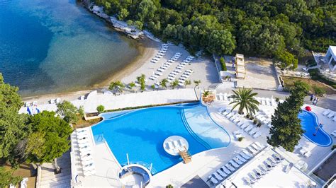 Aminess Port 9 Resort, bazen z otroškim toboganom