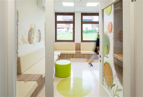 Pediatrična ambulanta s starši in dojenčkom