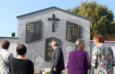 Žalostni lastnik ob grobu