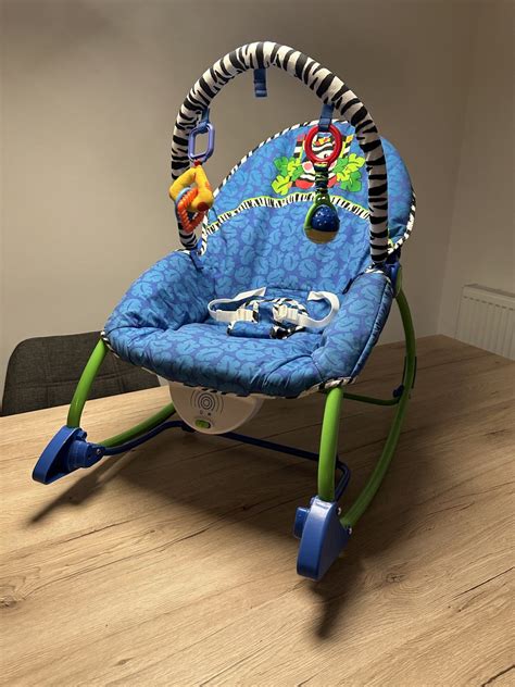 Otroški gugalnik Fisher Price z igračami