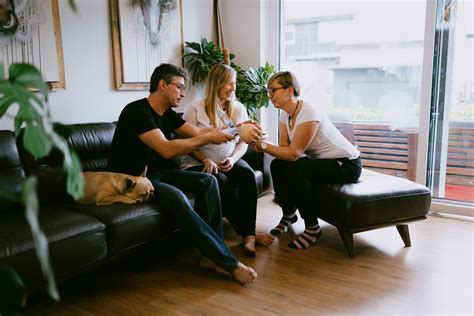 Babica z novorojenčkom