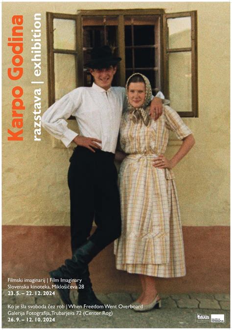 Ženska v predelani moški srajci z zavezanim pasom nad trebuhom