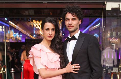 Lara Komar s svojo družino