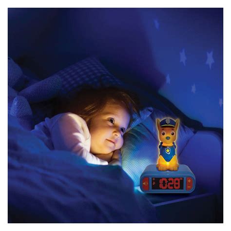 Soba dojenčka z nočno lučko