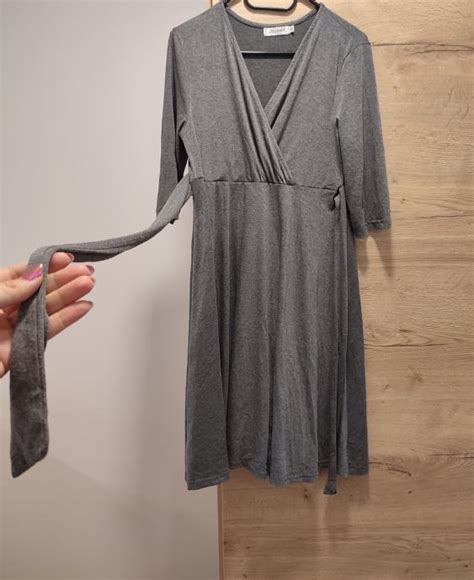 Različni materiali, uporabljeni za obleke za dojenje