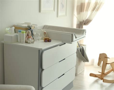 organiziran previjalni kotiček s plenicami in robčki