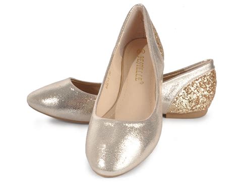 Udobni čevlji za nosečnice: balerinke, športni copati, sandali z nizko peto