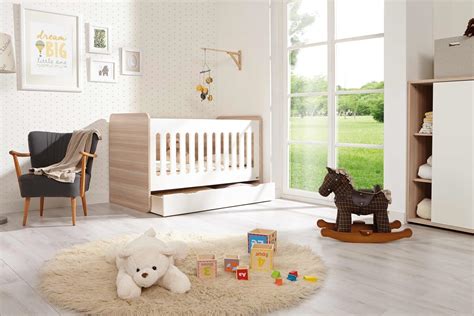 Soba za dojenčka z osnovnimi pripomočki