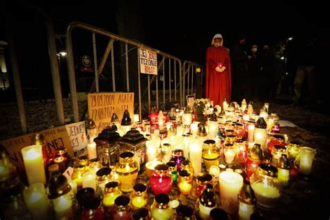 Ilustracija nosečnice, ki trpi zaradi slabosti