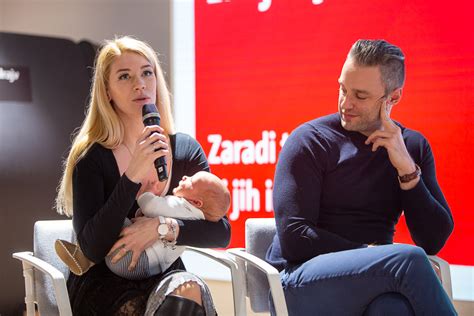 Lara Koren Nastran z družino