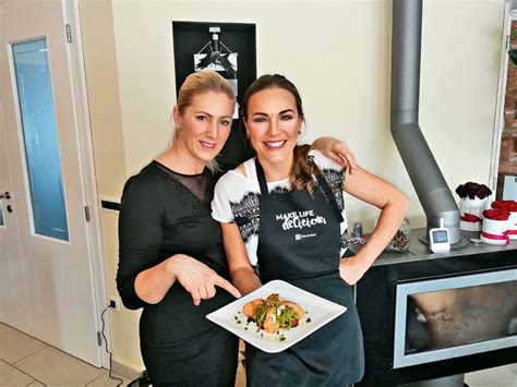 Alma Rekić v kuhinji