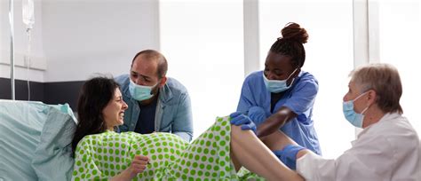 Ilustracija različnih faz poroda