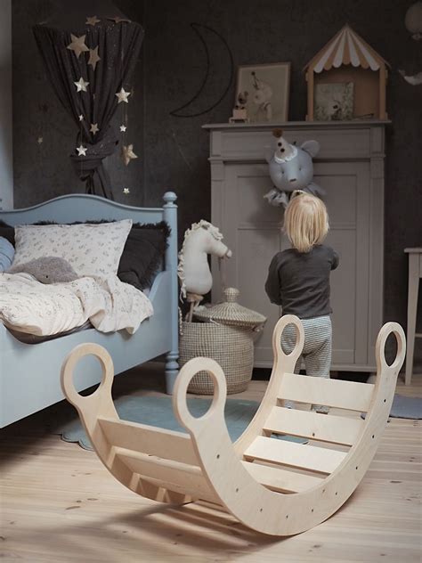Montessori gugalnica v otroški sobi