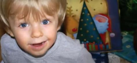 deček in mama, ki se pogovarjata o penisu