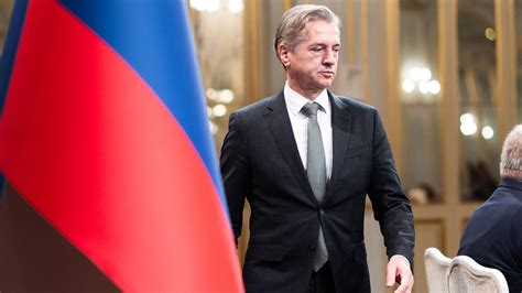 Veterinar med posvetom z lastnikom