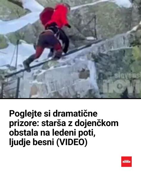 Starša se igrata z dojenčkom v vodi