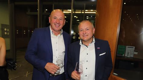 Prikaz pravilnega pristopa k nezavestnemu dojenčku