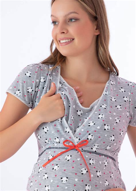 Detail odprtine za dojenje na spalni srajci