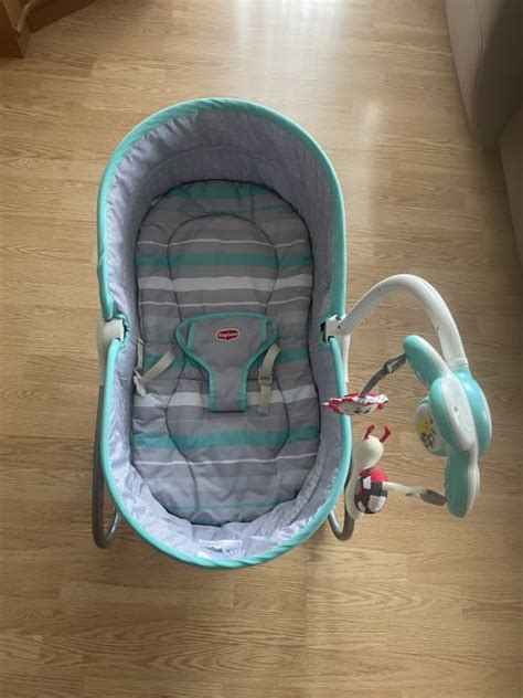 Dojenček v gugalniku Tiny Love