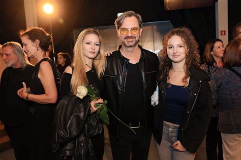 Jurij Zrnec z dojenčkom Leni