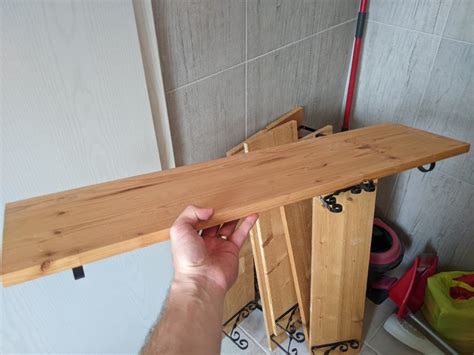 lesene stenske police v otroški sobi