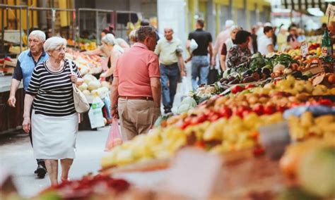 Fotografija svežih bučk na tržnici
