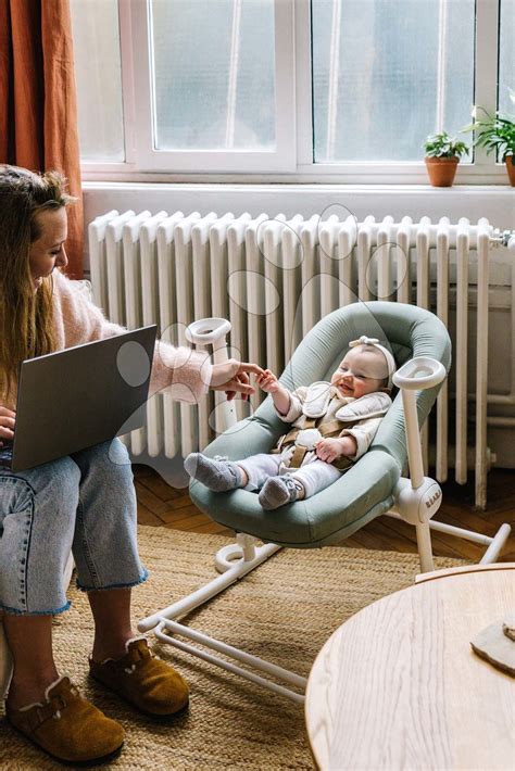 dojenček v počivalniku