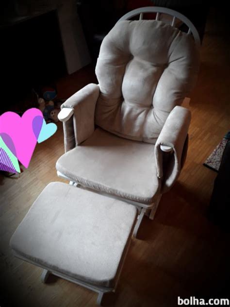 Udoben stol za dojenje v otroški sobi