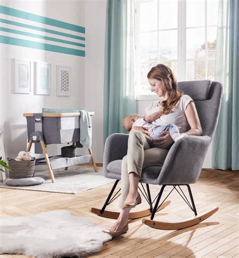 Primer stola za dojenje z vključenim stolčkom