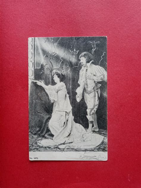 Par v kostumih Kremenčkovih z nosečnico kot