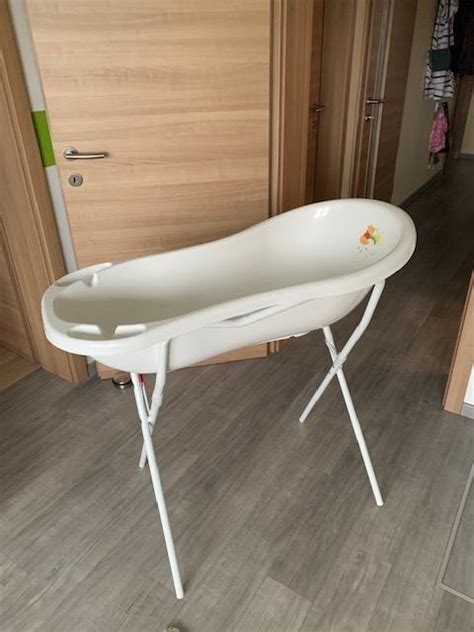 ergonomska otroška banjica z vložkom za novorojenčke