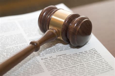 Pravni akt z napisom 