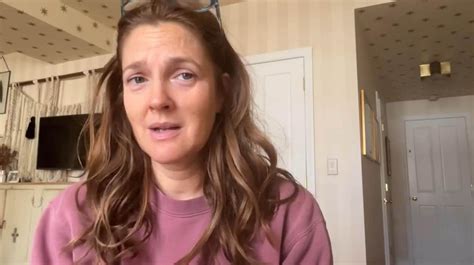 Ilustracija nosečnice, ki se izogiba tvegani hrani