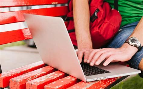 Delodajalec vrača službeni prenosnik