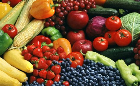 Različna sveža zelenjava in sadje