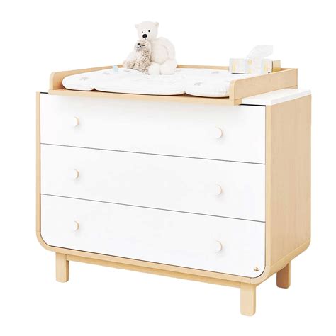 Udobna previjalna soba z osnovnimi pripomočki