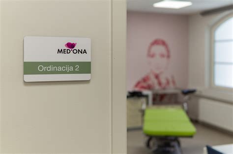 Ginekološki pregled z odvzemom brisa materničnega vratu