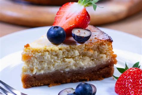 skutna tortica s sadjem za dojenčka