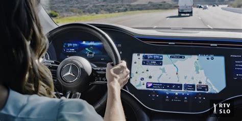 Ilustracija para, ki gleda v prihodnost